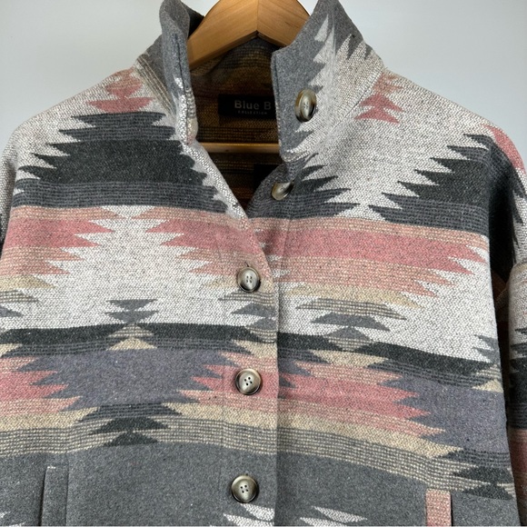NWT Blue B Southwestern Aztec Print Shacket Relaxed Fit Button Up Cozy Sz Small - Picture 4 of 11